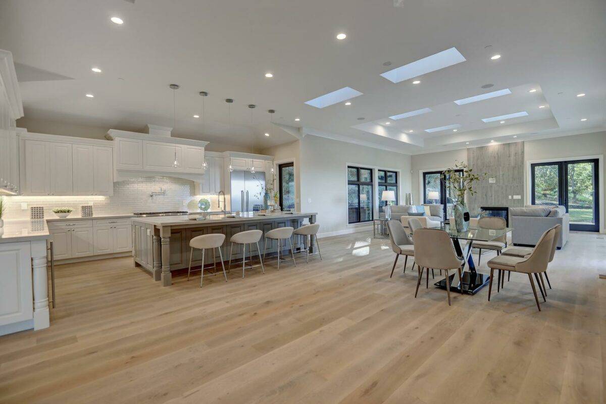 10880_Magdalena_Rd_Los_Altos-large-010-10-Kitchen_Dining_and_Family_Area-1500x1000-72dpi